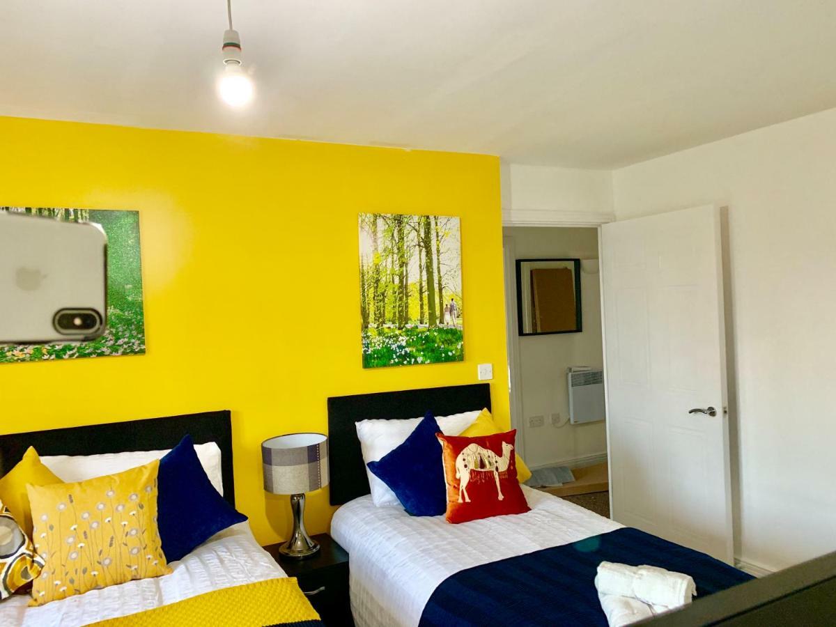 2 Bedrooms Modern Apartment, Lounge, Full Kitchen, Balcony, 5 Minutes Stratford Station Лондон Екстериор снимка