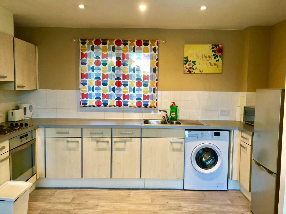 2 Bedrooms Modern Apartment, Lounge, Full Kitchen, Balcony, 5 Minutes Stratford Station Лондон Екстериор снимка