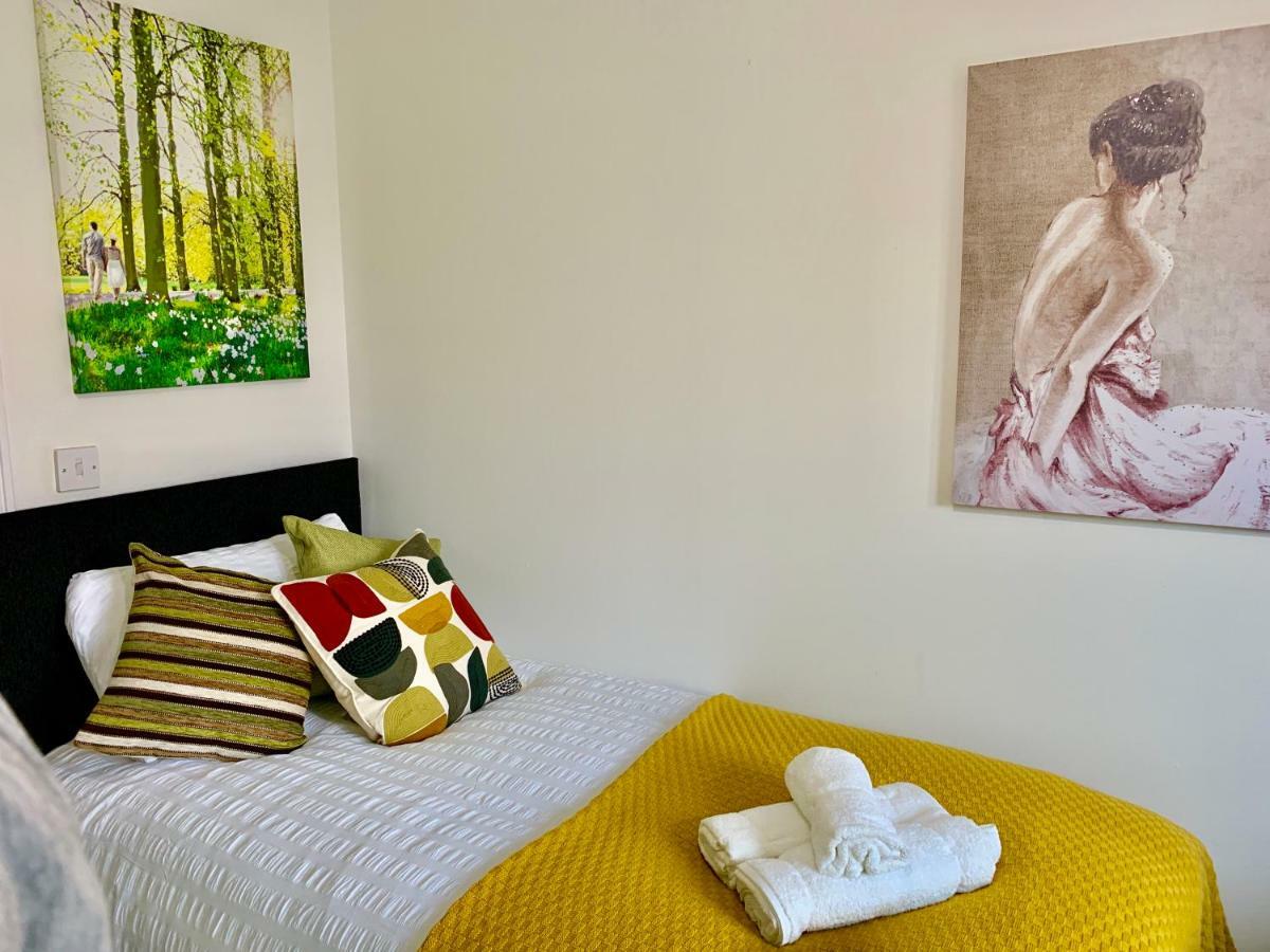 2 Bedrooms Modern Apartment, Lounge, Full Kitchen, Balcony, 5 Minutes Stratford Station Лондон Екстериор снимка