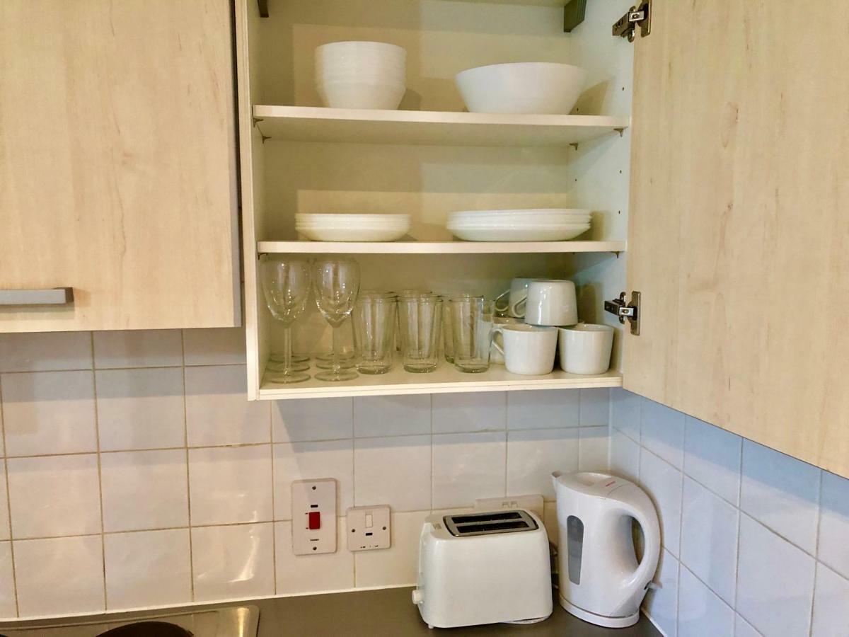 2 Bedrooms Modern Apartment, Lounge, Full Kitchen, Balcony, 5 Minutes Stratford Station Лондон Екстериор снимка