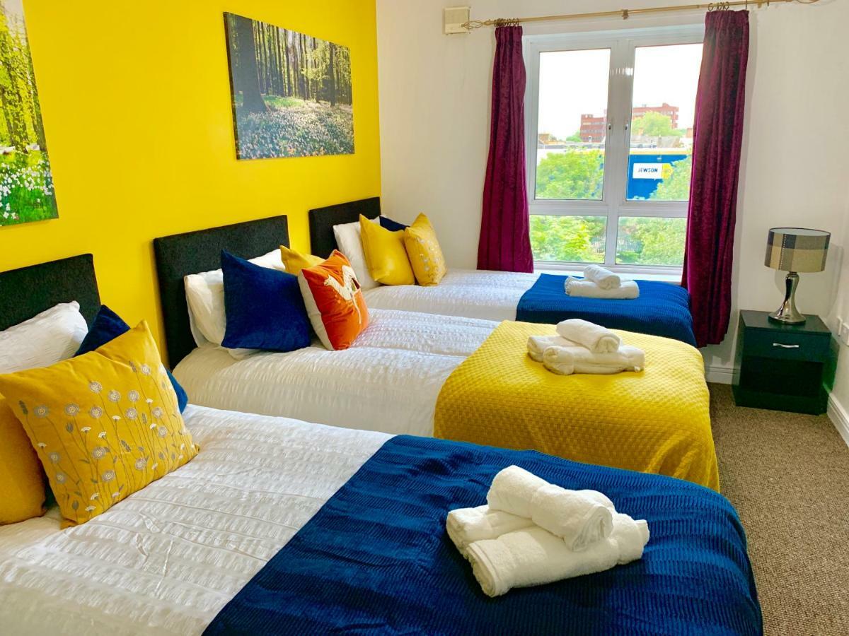 2 Bedrooms Modern Apartment, Lounge, Full Kitchen, Balcony, 5 Minutes Stratford Station Лондон Екстериор снимка