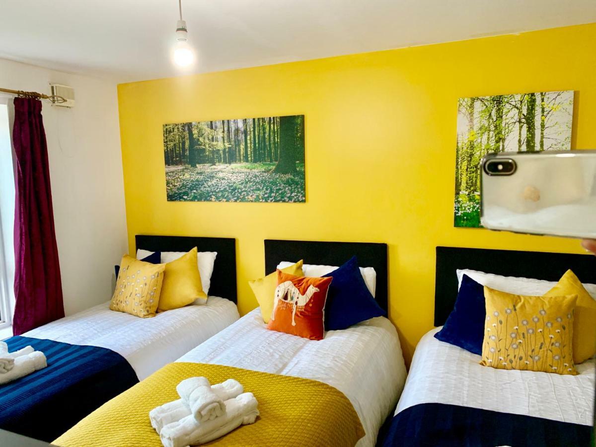 2 Bedrooms Modern Apartment, Lounge, Full Kitchen, Balcony, 5 Minutes Stratford Station Лондон Екстериор снимка