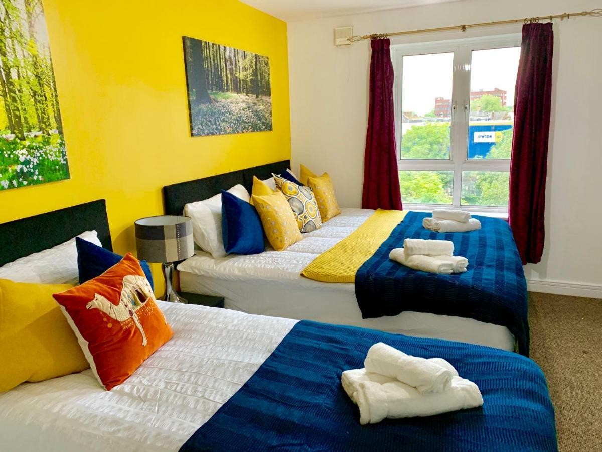 2 Bedrooms Modern Apartment, Lounge, Full Kitchen, Balcony, 5 Minutes Stratford Station Лондон Екстериор снимка